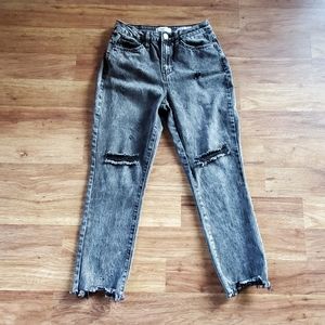 YMI Size 7 High Rise Ankle Dream Fit  Cropped Jeans